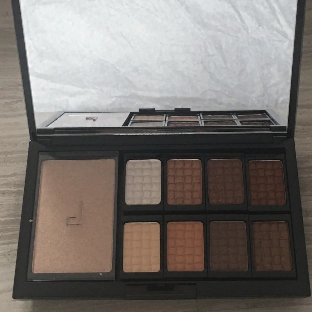 Doucce Natural Brown Beige Eye Shadow Palette - Picture 1 of 2